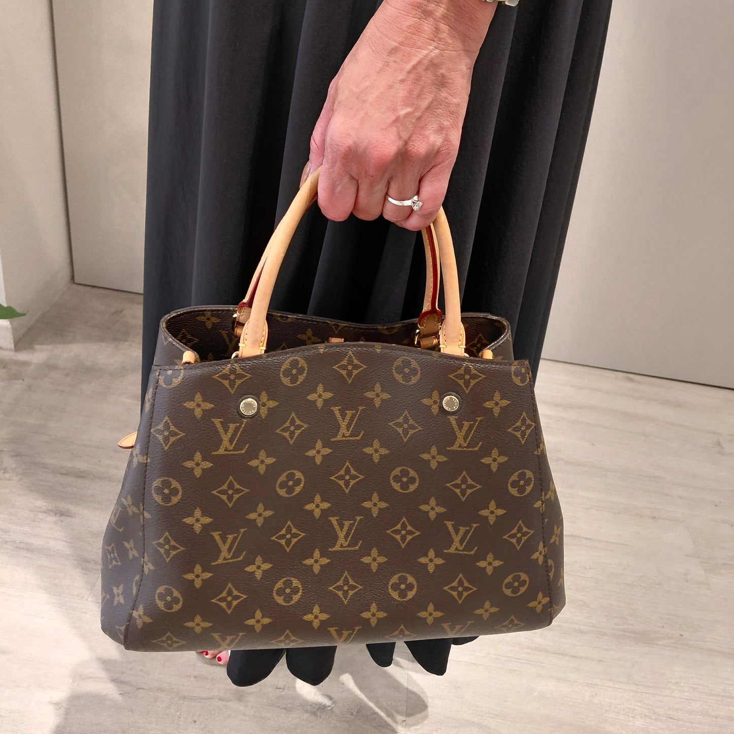 Montaigne MM Louis Vuitton