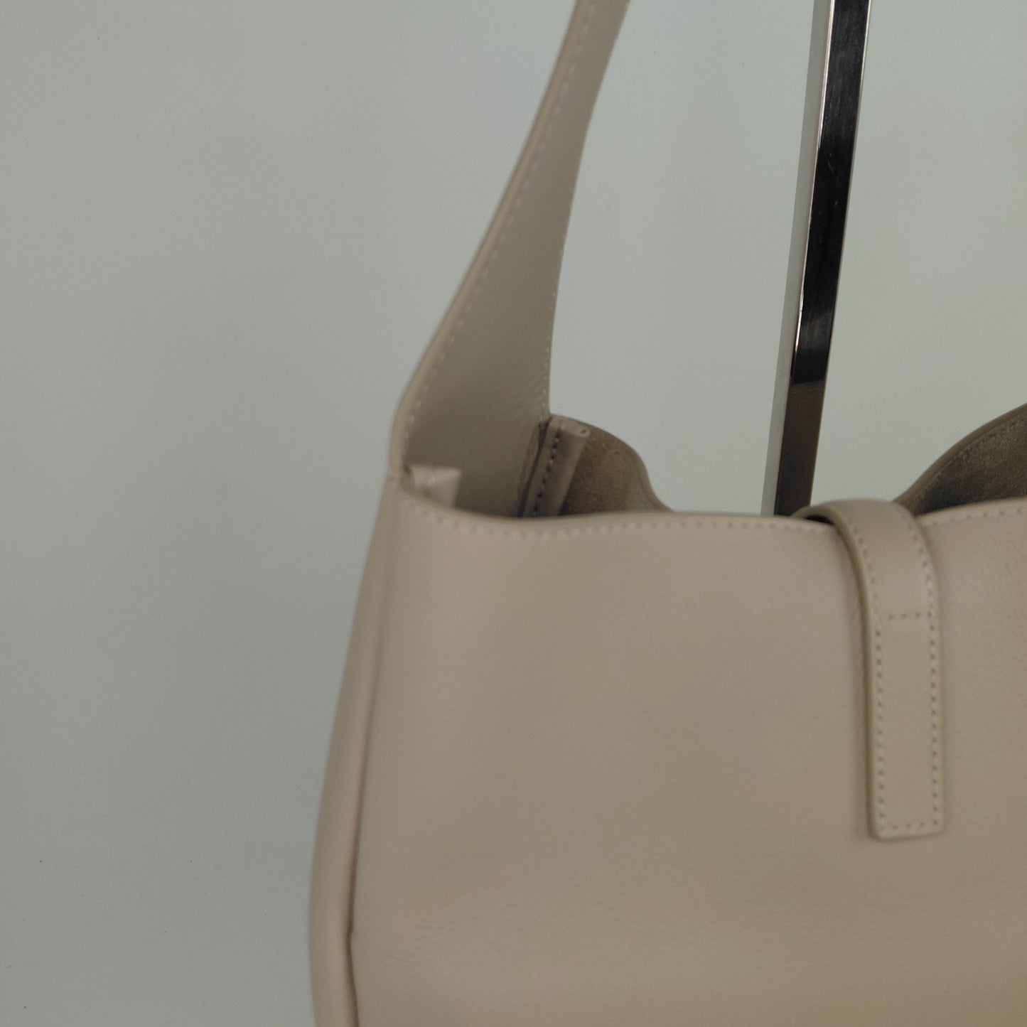 Le 5 a 7 Saint Laurent