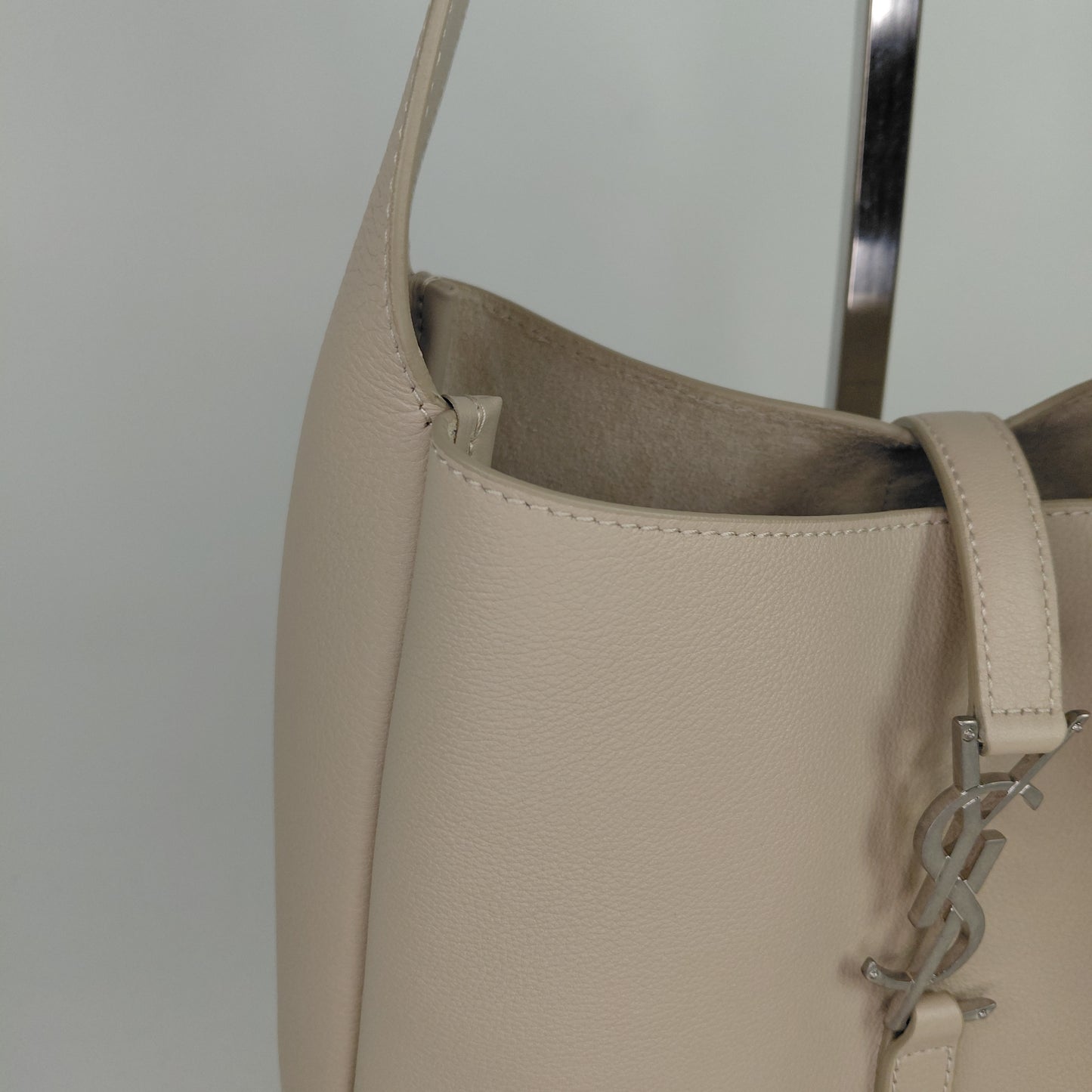 Le 5 a 7 Saint Laurent