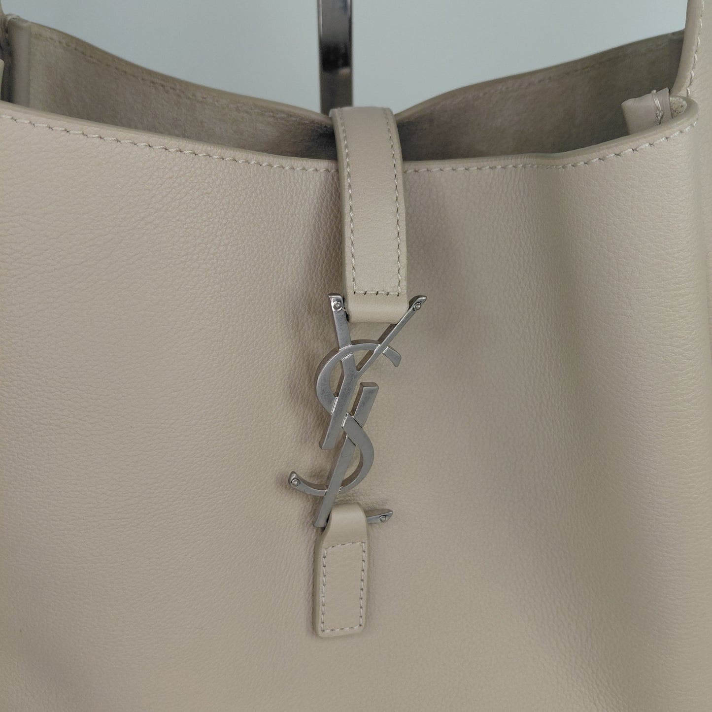 Le 5 a 7 Saint Laurent