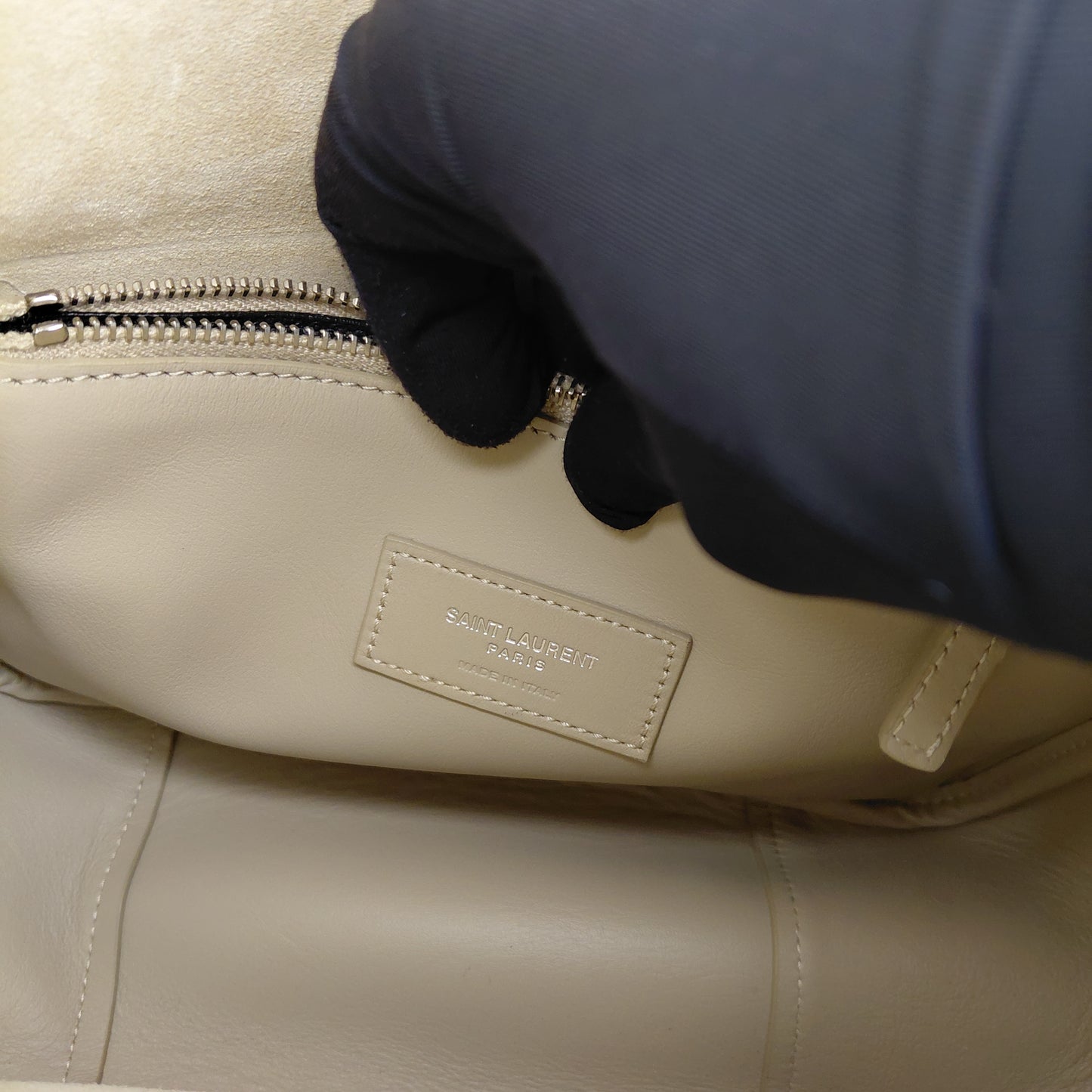 Le 5 a 7 Saint Laurent