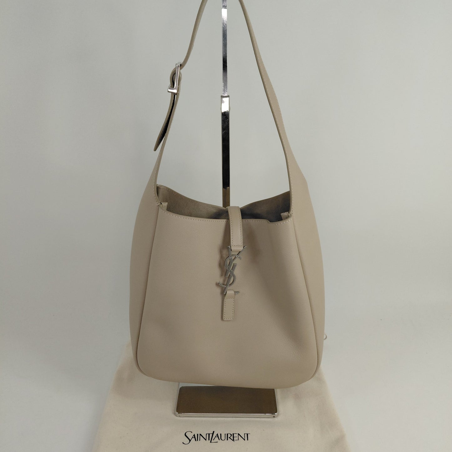Le 5 a 7 Saint Laurent