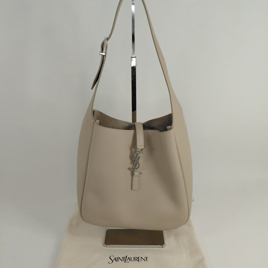 Le 5 a 7 Saint Laurent