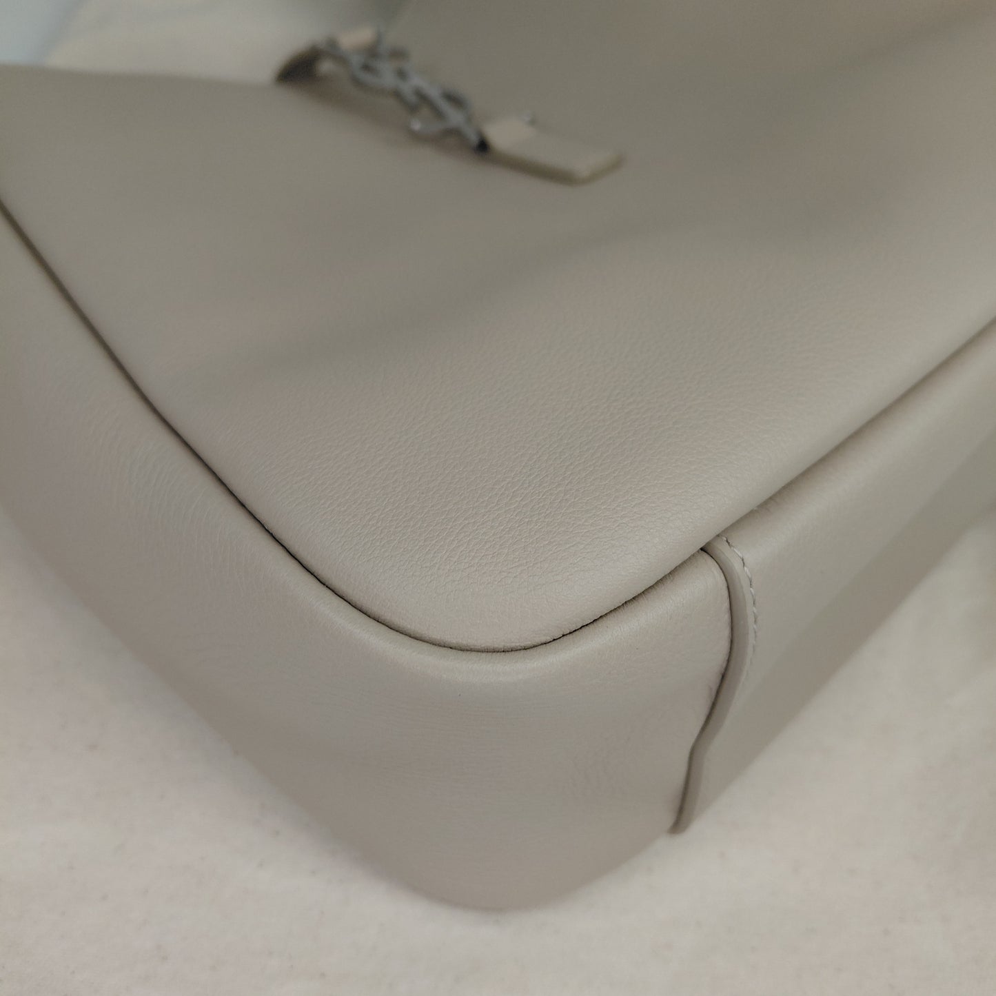 Le 5 a 7 Saint Laurent