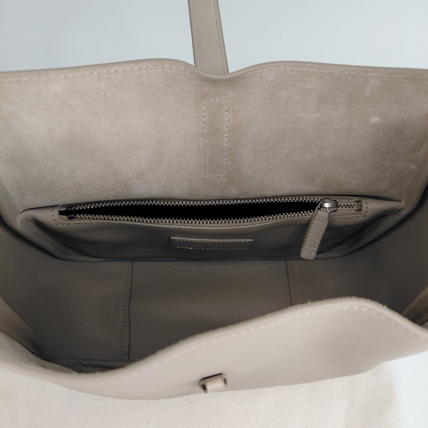 Le 5 a 7 Saint Laurent