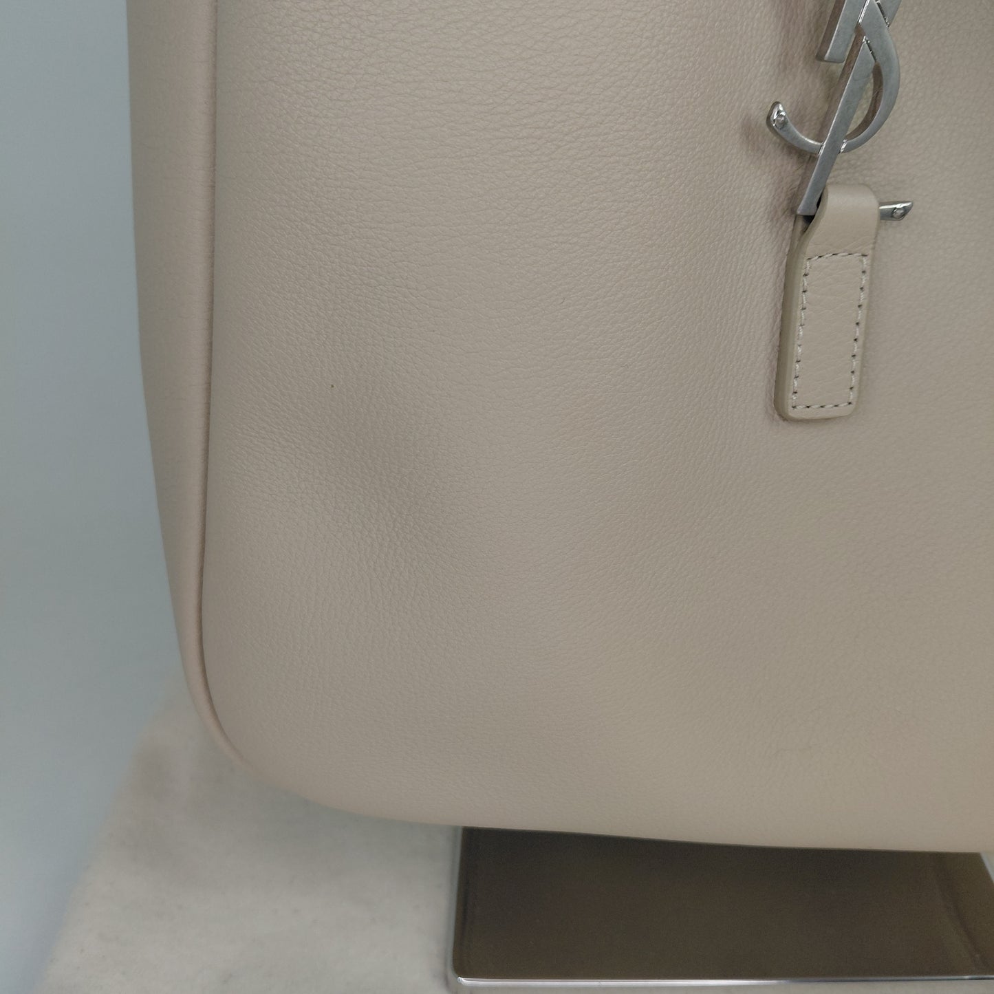 Le 5 a 7 Saint Laurent