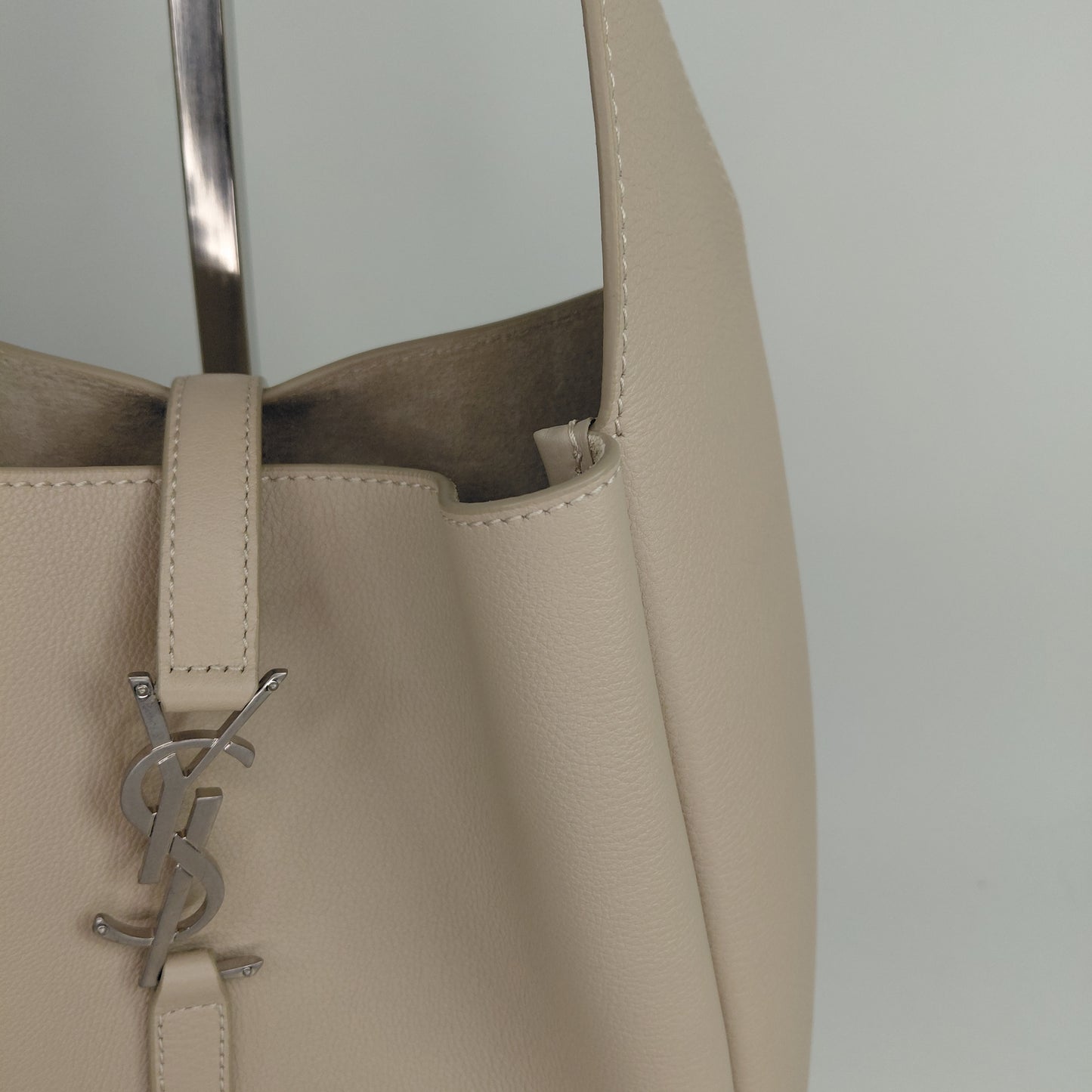 Le 5 a 7 Saint Laurent