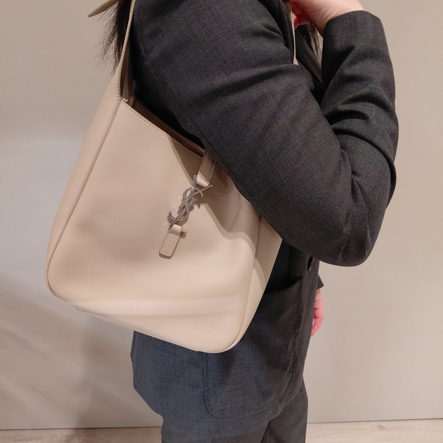 Le 5 a 7 Saint Laurent