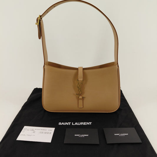 Le 5 a 7 Saint Laurent