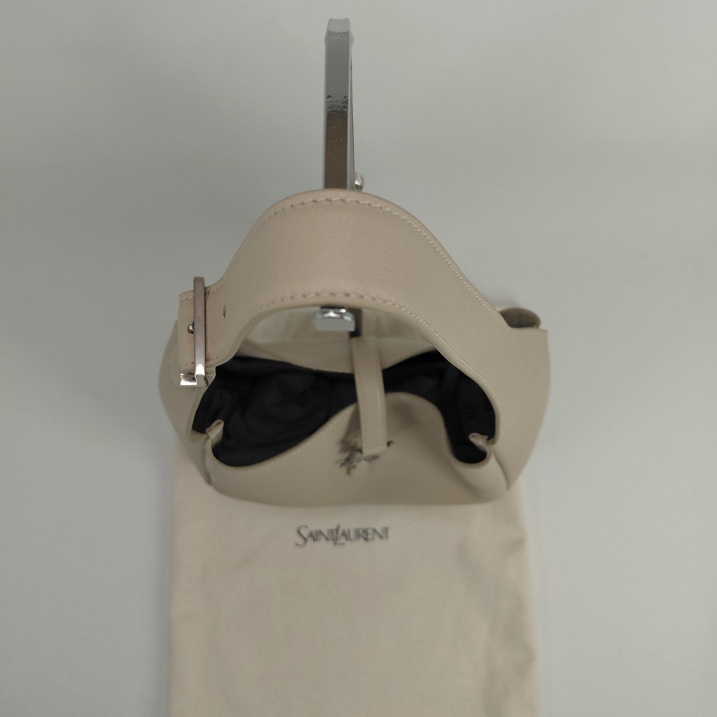 Le 5 a 7 Saint Laurent
